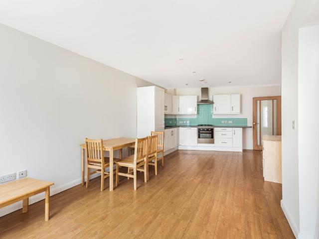 apartment to rent in Furley Road, London, SE15