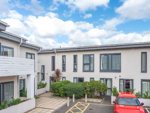 apartment to rent in Furley Road, Peckham, London, SE15