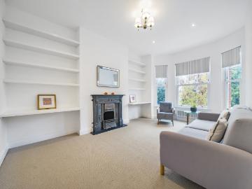 apartment to rent in Gap Road, London, SW19