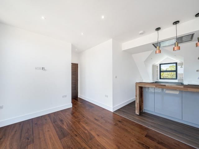 apartment to rent in Garratt Lane, London, SW17
