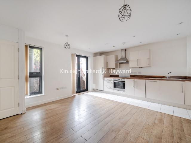 apartment to rent in Garratt Lane, Tooting, London, SW17