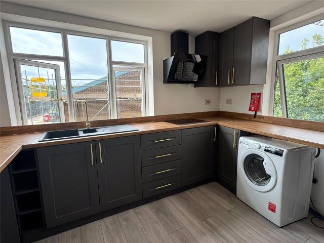 Apartment to rent in Gelderd Road, Leeds, LS12 | Leaders