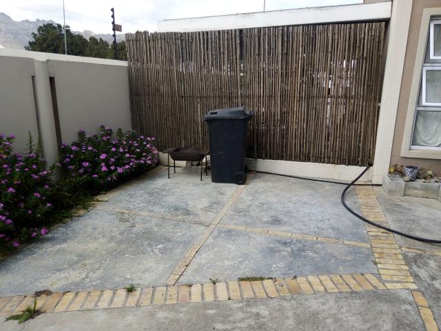 Apartment to rent in Gordons Bay