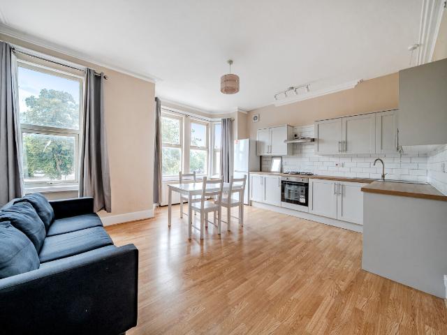 apartment to rent in Gorringe Park Avenue, Mitcham, CR4