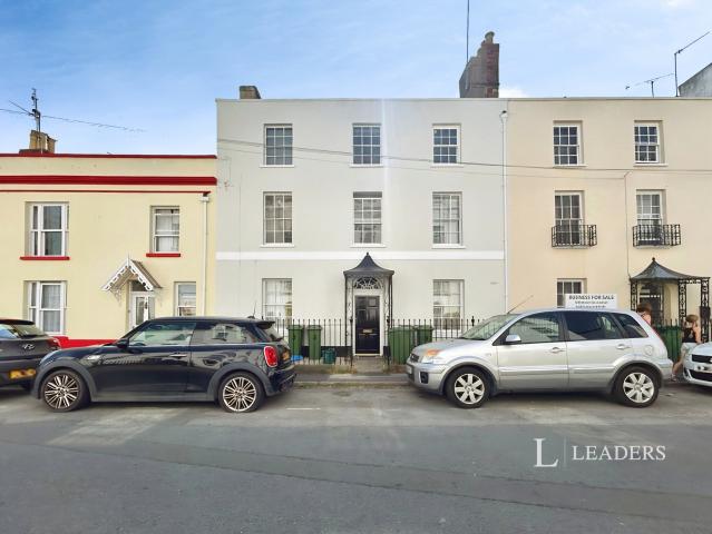 Apartment to rent in Gloucester Place, Cheltenham, Gloucestershire, GL52 | Leaders