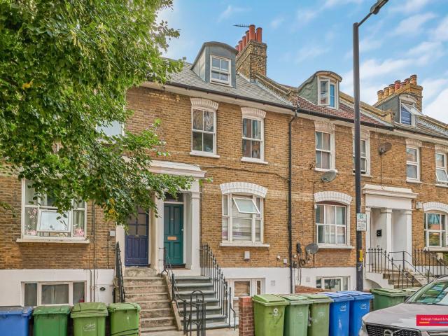 apartment to rent in Glengall Road, Peckham, London, SE15