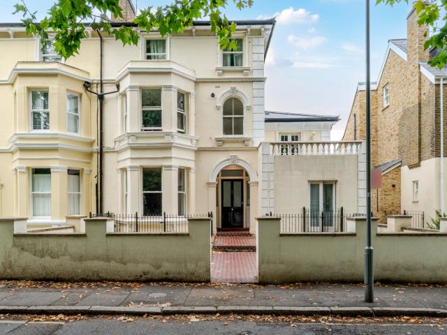 apartment to rent in Grove Crescent, Kingston upon Thames, KT1