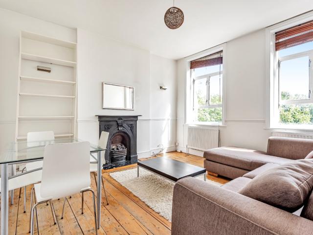 apartment to rent in Grove Park, London, SE5