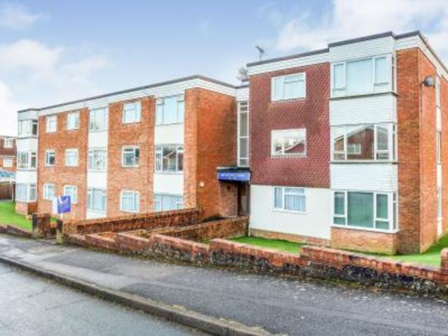 Apartment to rent in Grove Road, Burgess Hill, RH15 | Leaders
