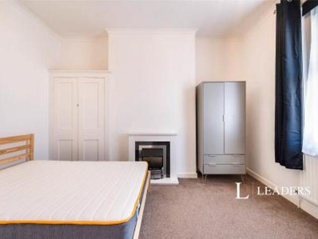 Apartment to rent in Granada Road, Southsea, Hampshire, PO4 | Leaders