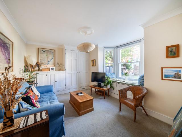 apartment to rent in Granville Road, London, N4
