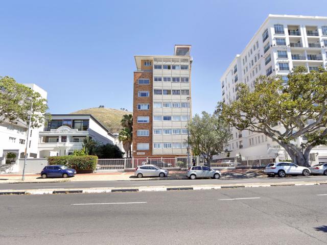 Apartment to rent in Green Point, Cape Town