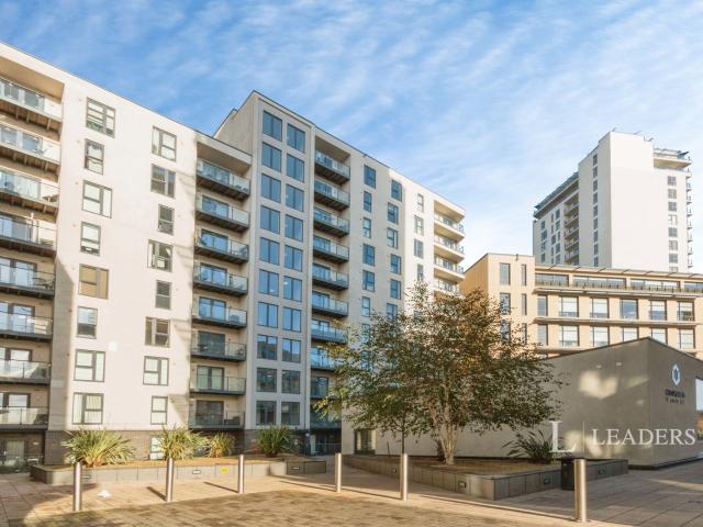 Apartment to rent in Guildford Road, Woking, GU22 | Leaders