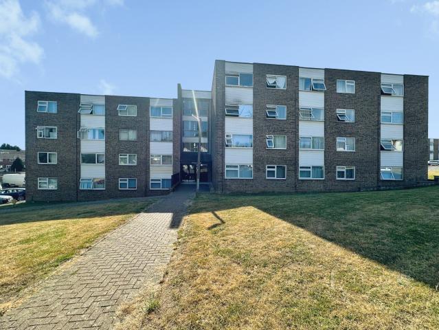 Apartment to rent in Handcross Road, Luton, Bedfordshire, LU2 | Leaders