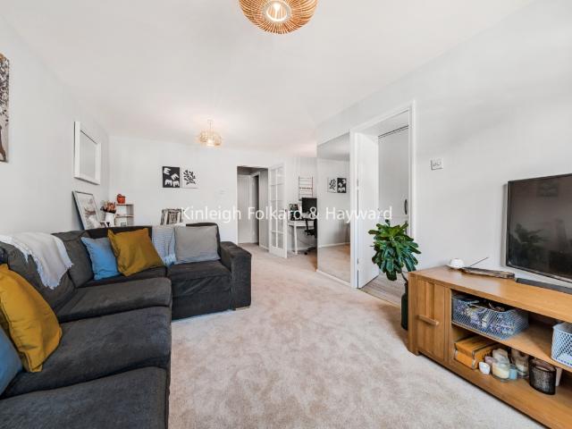 apartment to rent in Henry Doulton Drive, Tooting, London, SW17