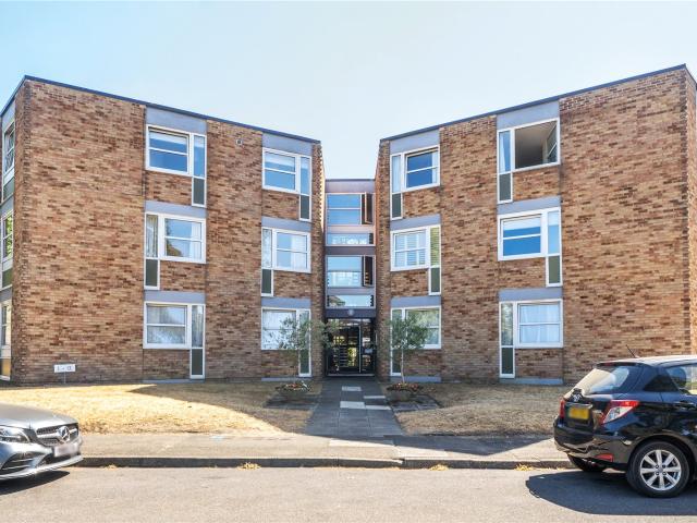 Apartment to rent in Heathside, Weybridge, Surrey, KT13 | Leaders