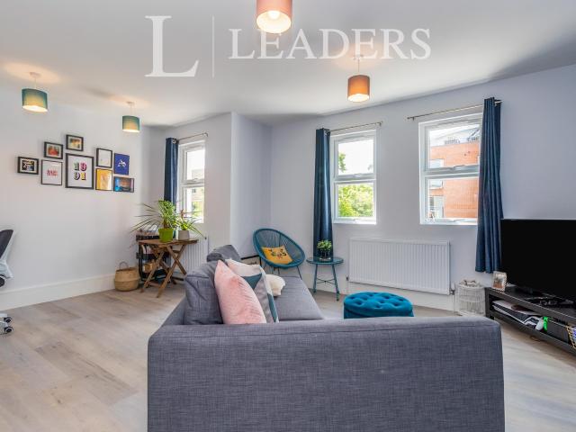 Apartment to rent in Hersham Road, Walton on Thames, KT12 | Leaders