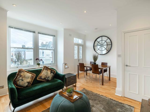 apartment to rent in Hestercombe Avenue, Parsons Green, London, SW6