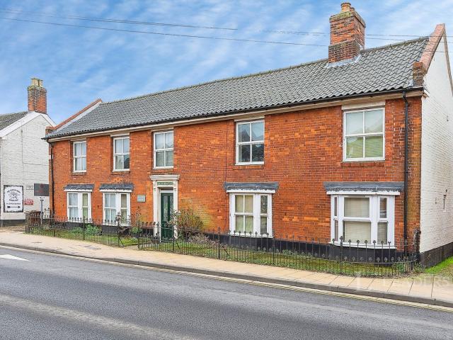 Apartment to rent in High Street, Attleborough, NR17 | Leaders
