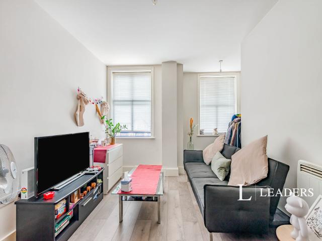 Apartment to rent in High Street, Crawley, RH10 | Leaders