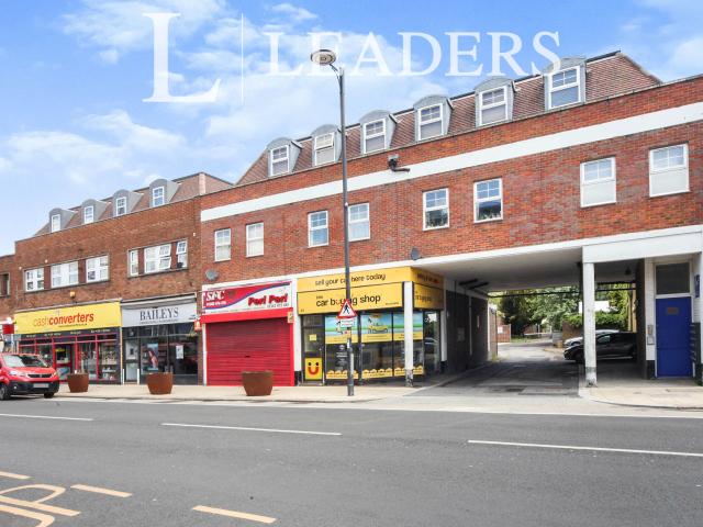 Apartment to rent in High Street South, Dunstable, Bedfordshire, LU6 | Leaders