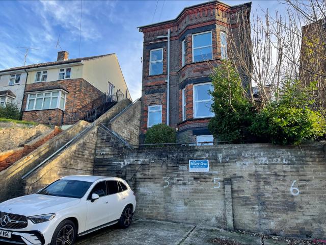 Apartment to rent in Hilary Court, 242 Hitchin Road, Luton, LU2 | Leaders