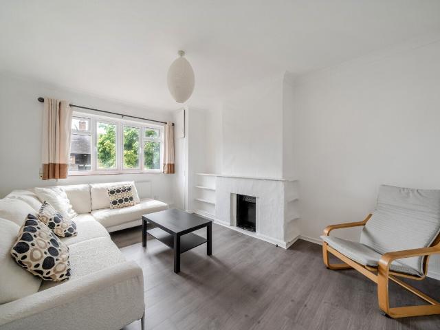 apartment to rent in Honeywell Road, Battersea, London, SW11