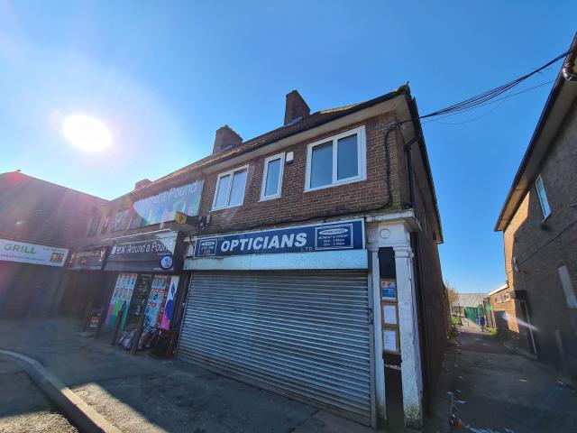 apartment to rent in Hollyhedge Road, Benchill, Manchester. M22 9UE
