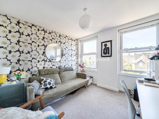 apartment to rent in Hornsey Road, Archway, London, N19