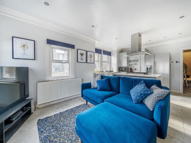apartment to rent in Hotham Road, London, SW19