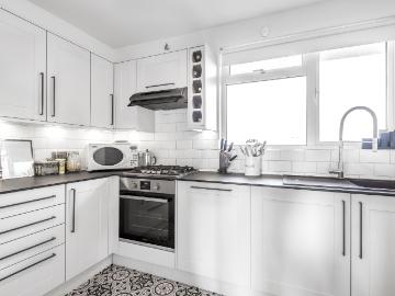 apartment to rent in Hydethorpe Road, Balham, London, SW12