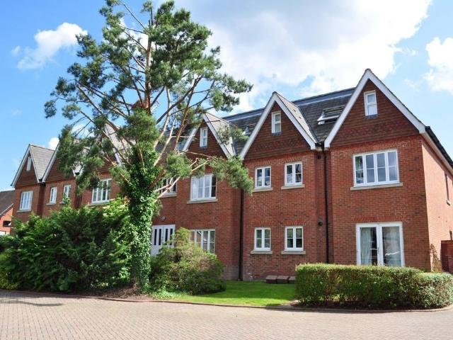 apartment to rent in Ifield Road, West Green
