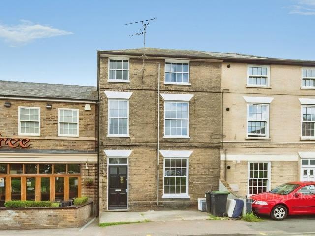 Apartment to rent in Ipswich Street, Stowmarket, Suffolk, IP14 | Leaders