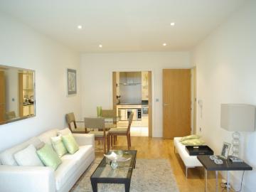 apartment to rent in Juniper Drive, London, SW18