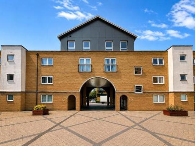 Apartment to rent in Kenway, Southend on Sea, Essex, SS2 | Leaders