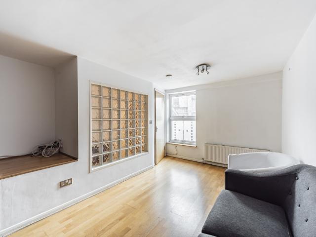 apartment to rent in King Street, Hammersmith, London, W6