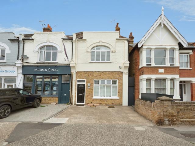 Apartment to rent in Kings Road, Kingston upon Thames, KT2 | Leaders