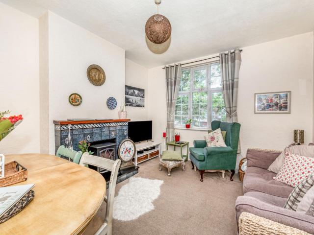 Apartment to rent in Kingston Road, Epsom, KT19 | Leaders