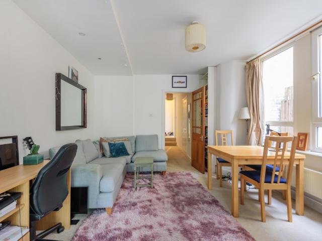 apartment to rent in Kingswood Road, London, SW2