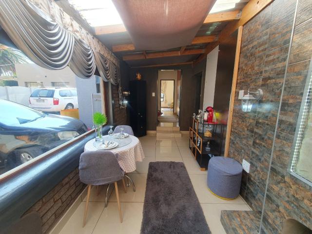 Apartment To Rent in Kibler Park, Johannesburg