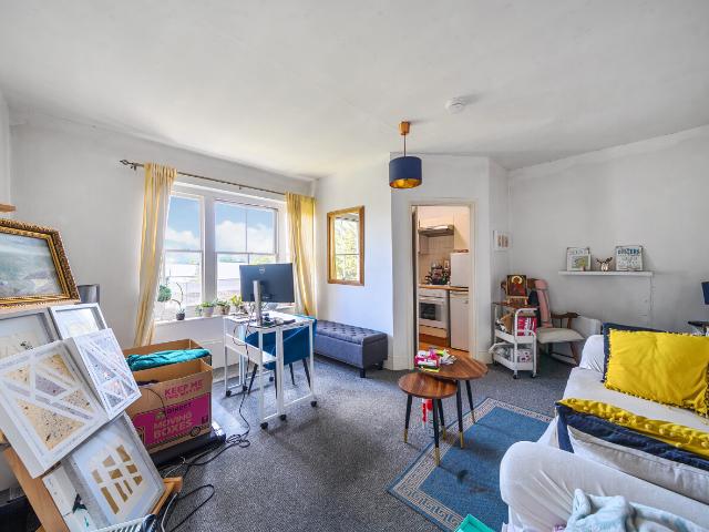 apartment to rent in Kidbrooke Park Road, London, SE3