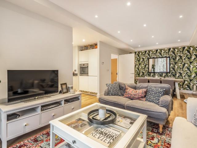 apartment to rent in Knaresborough Drive, Earlsfield, London, SW18