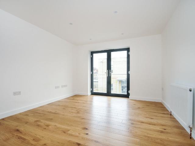 apartment to rent in Lambton Road, Raynes Park, London, SW20