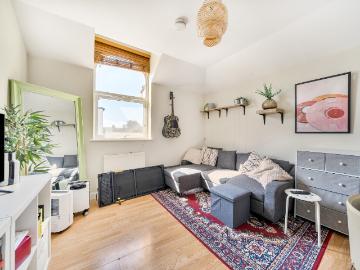 apartment to rent in Lanier Road, Hither Green, London, SE13