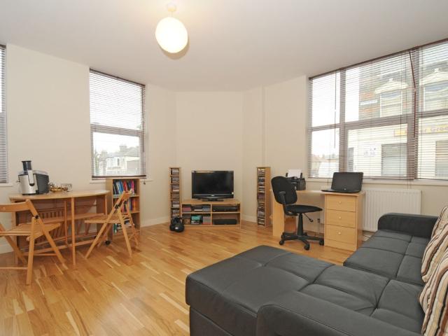 apartment to rent in Lanier Road, Lewisham, London, SE13