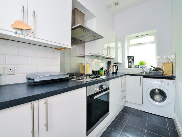 apartment to rent in Lee High Road, Lee, London, SE12