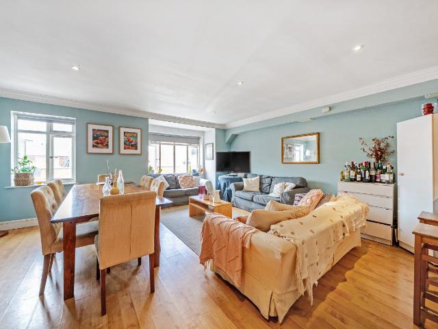 apartment to rent in Limburg Road, Battersea, London, SW11
