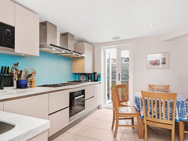 apartment to rent in Limburg Road, London, SW11