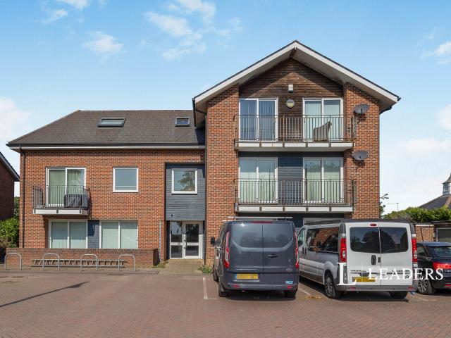 Apartment to rent in London Road, Waterlooville, Hampshire, PO7 | Leaders