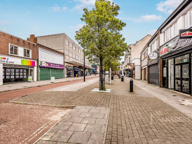 Apartment to rent in London Road, Waterlooville, Hampshire, PO7 | Leaders